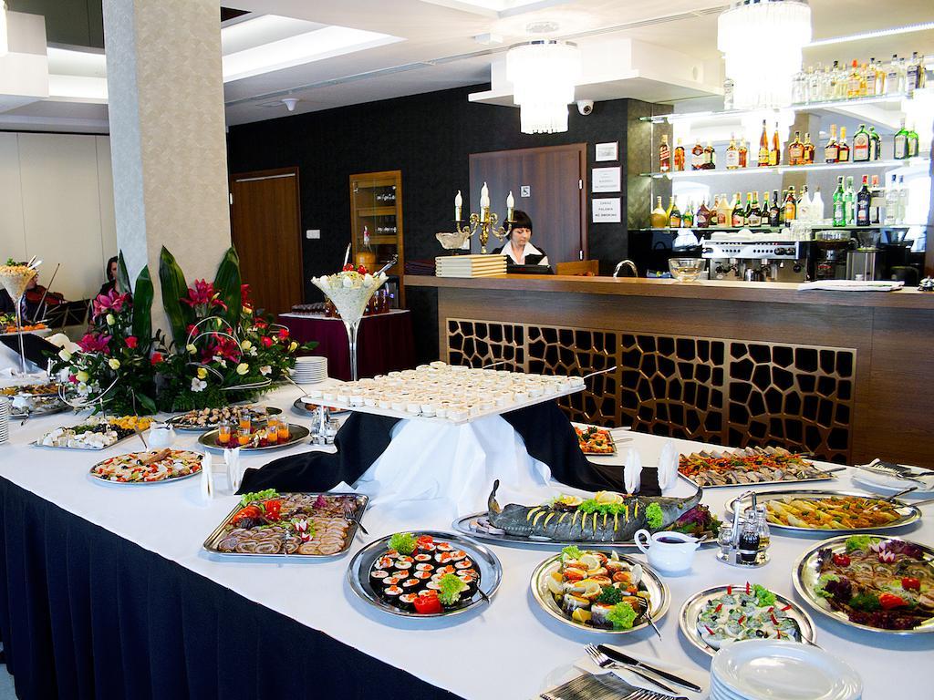 Hotel Miodowy Mlyn Opatow  Exteriér fotografie
