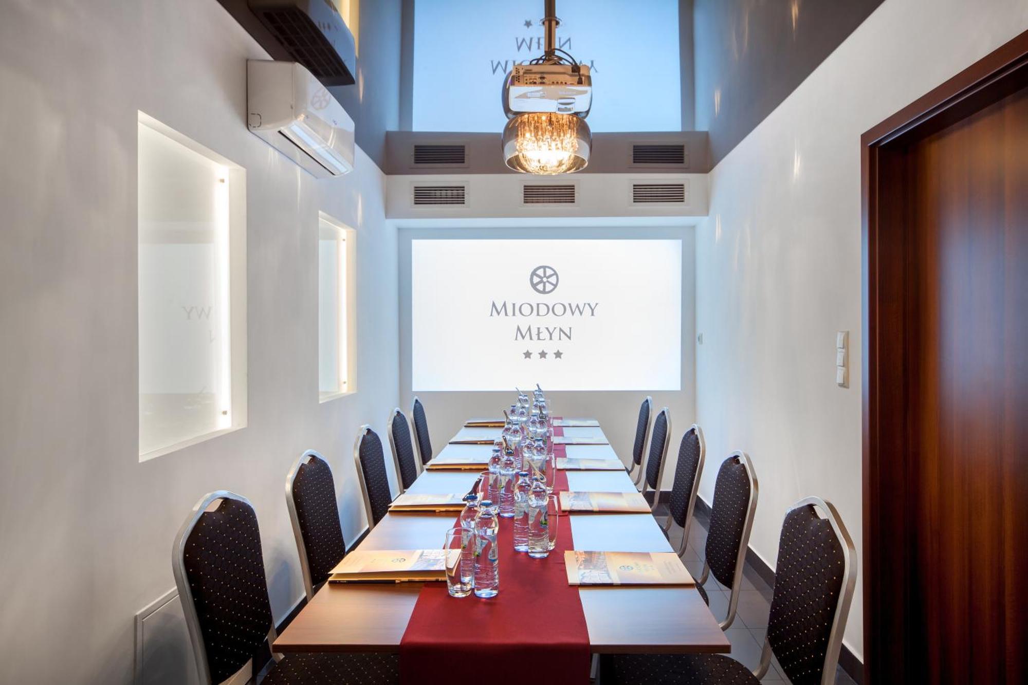 Hotel Miodowy Mlyn Opatow  Exteriér fotografie